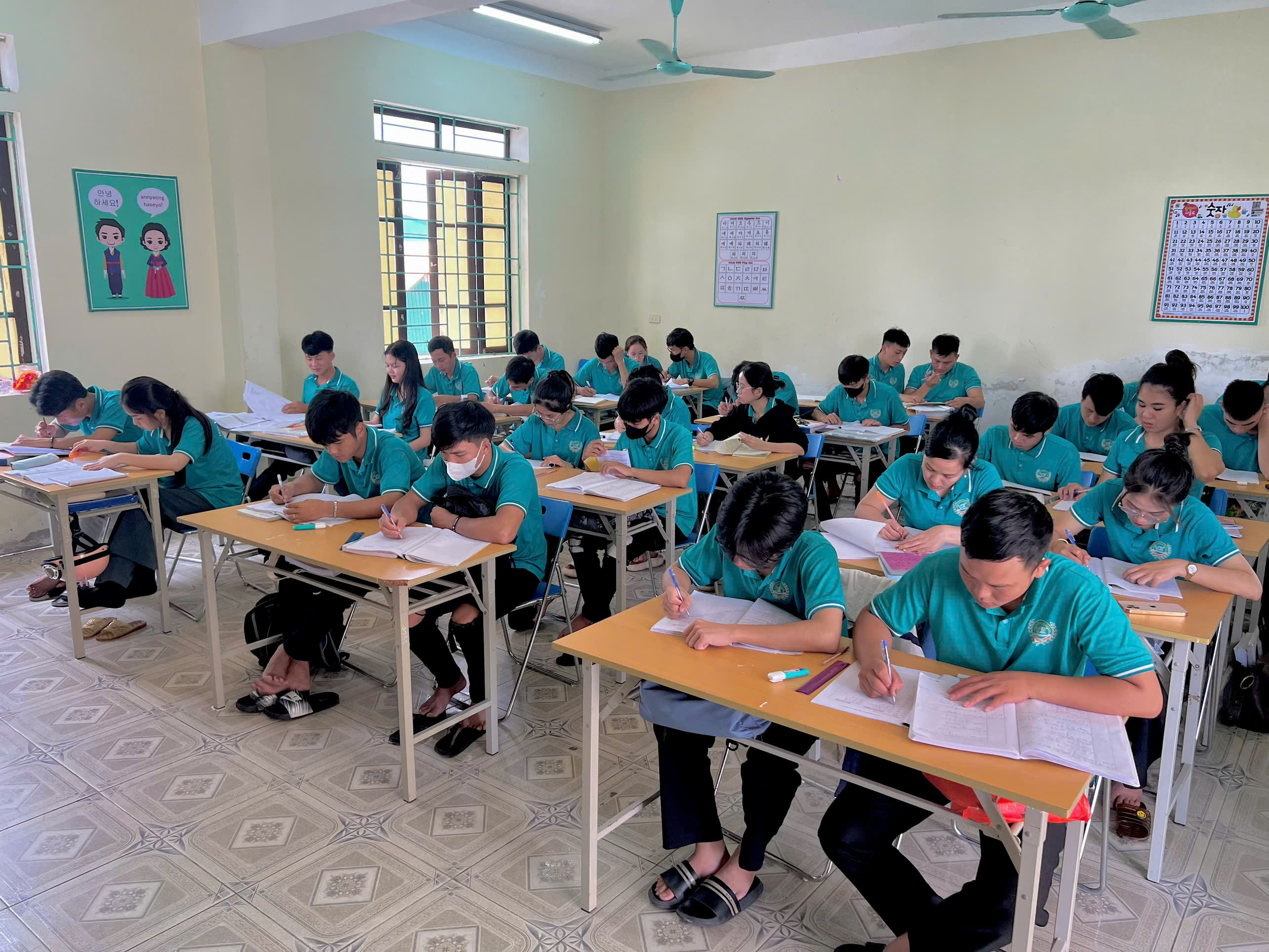 Thông báo tuyển Giáo viên tiếng Hàn